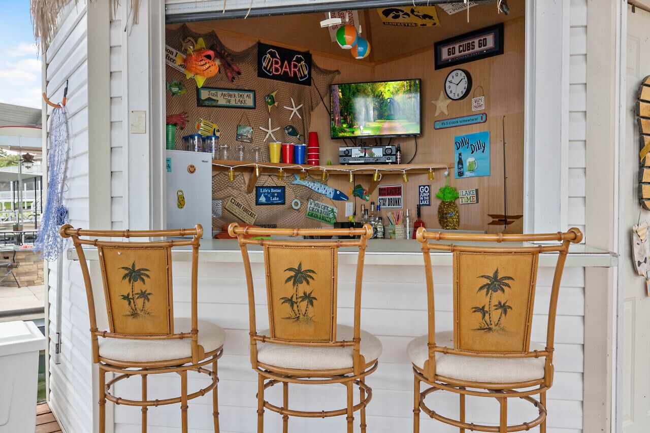 Malibu Delight – Tiki Bar, Private Dock, and More!