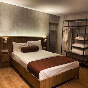 Deluxe Triple Room | Premium bedding, minibar, desk, free WiFi - Casa Rosso Suite Hotel (Istanbul)