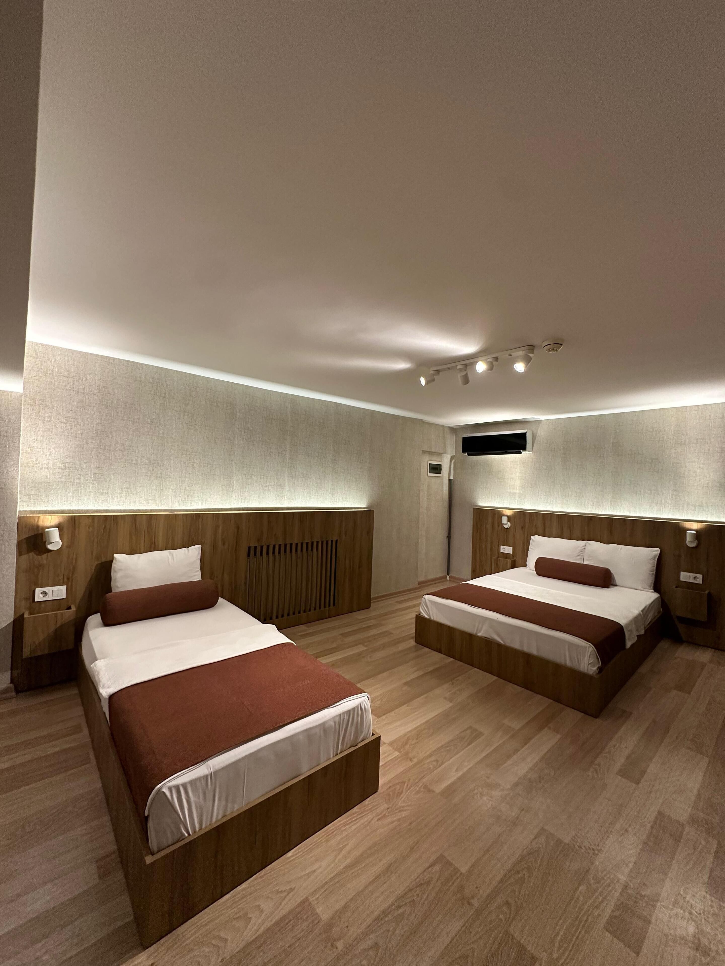 Phòng 3 Deluxe | Bộ đồ giường cao cấp, minibar, bàn 