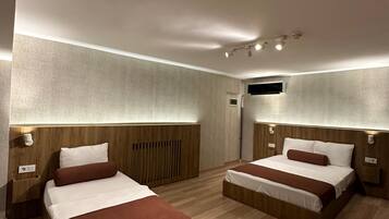 Phòng 3 Deluxe | Bộ đồ giường cao cấp, minibar, bàn