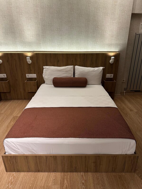 Deluxe Triple Room | Premium bedding, minibar, desk, WiFi (free) - Casa Rosso Suite Hotel (Istanbul)