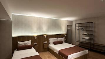 Tremannsrom – deluxe | Sengetøy av topp kvalitet, minibar, skrivebord og wi-fi (inkludert)