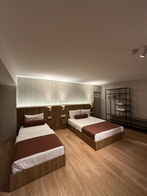 Deluxe Triple Room | Premium bedding, minibar, desk, WiFi (free) - Casa Rosso Suite Hotel (Istanbul)