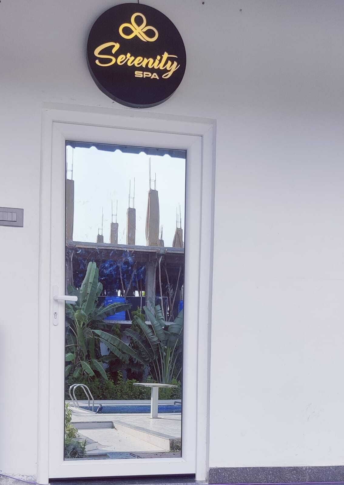 Sauna, hot tub, 2 treatment rooms, massages