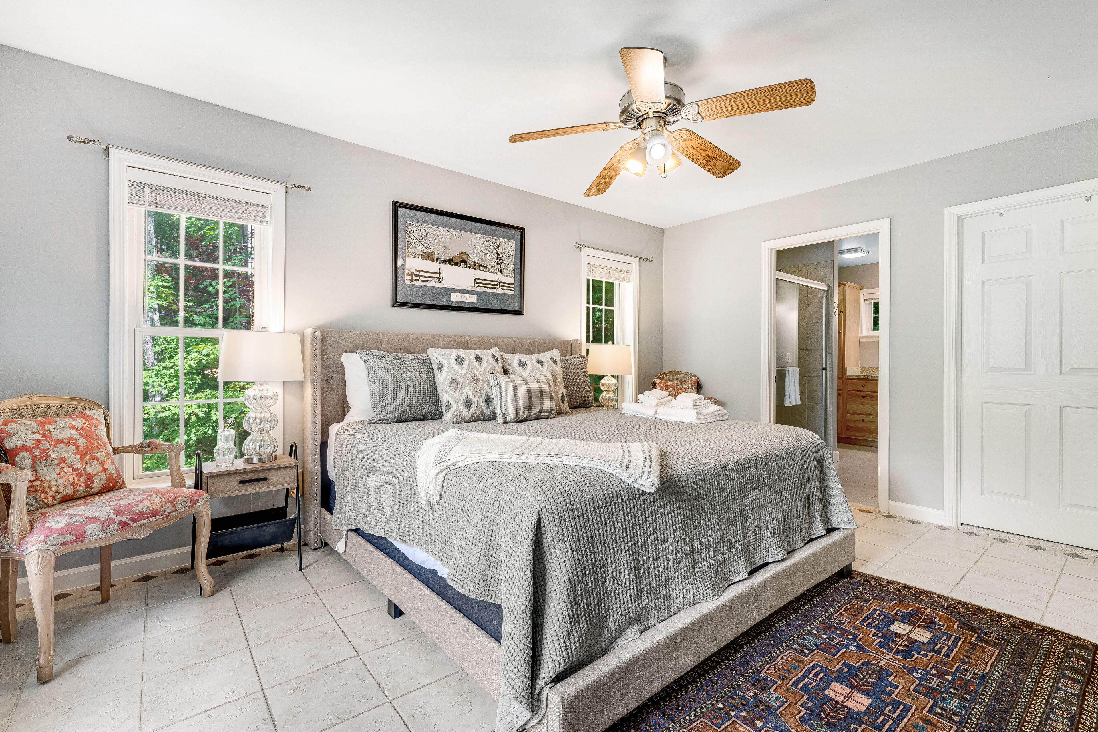 Quiet cottage with deck & grill + resort pool, on-site golf, & tennis courts