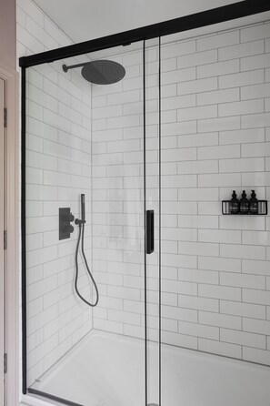 Luxury-Haus, 4 Schlafzimmer, Balkon, Gartenblick | Badezimmer