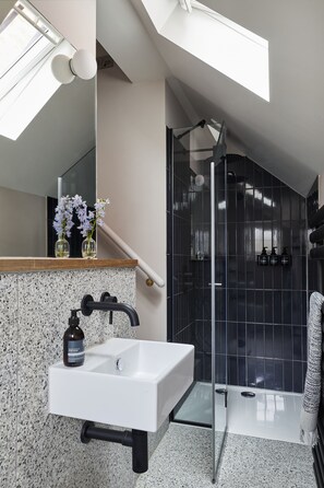 Luxury-Haus, 4 Schlafzimmer, Balkon, Gartenblick | Badezimmer