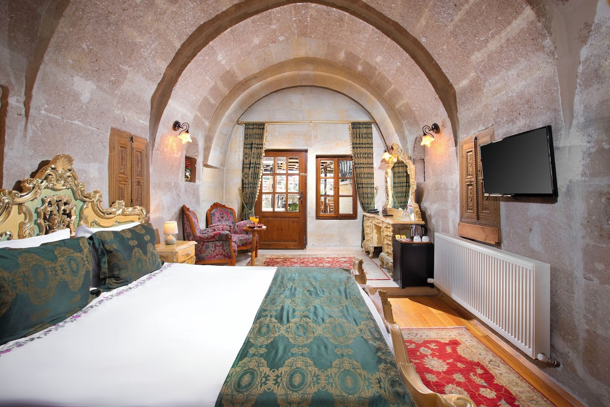Deluxe Stone Room 102