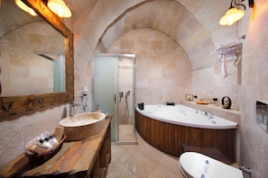 Deluxe Stone Room 101 | Bathroom | Hair dryer, bathrobes, slippers, towels - Portal Cappadocia Cave Hotel - Adults Only (Ürgüp)