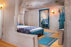 Deluxe Suit Room 204 | Egyptian cotton sheets, premium bedding, in-room safe
