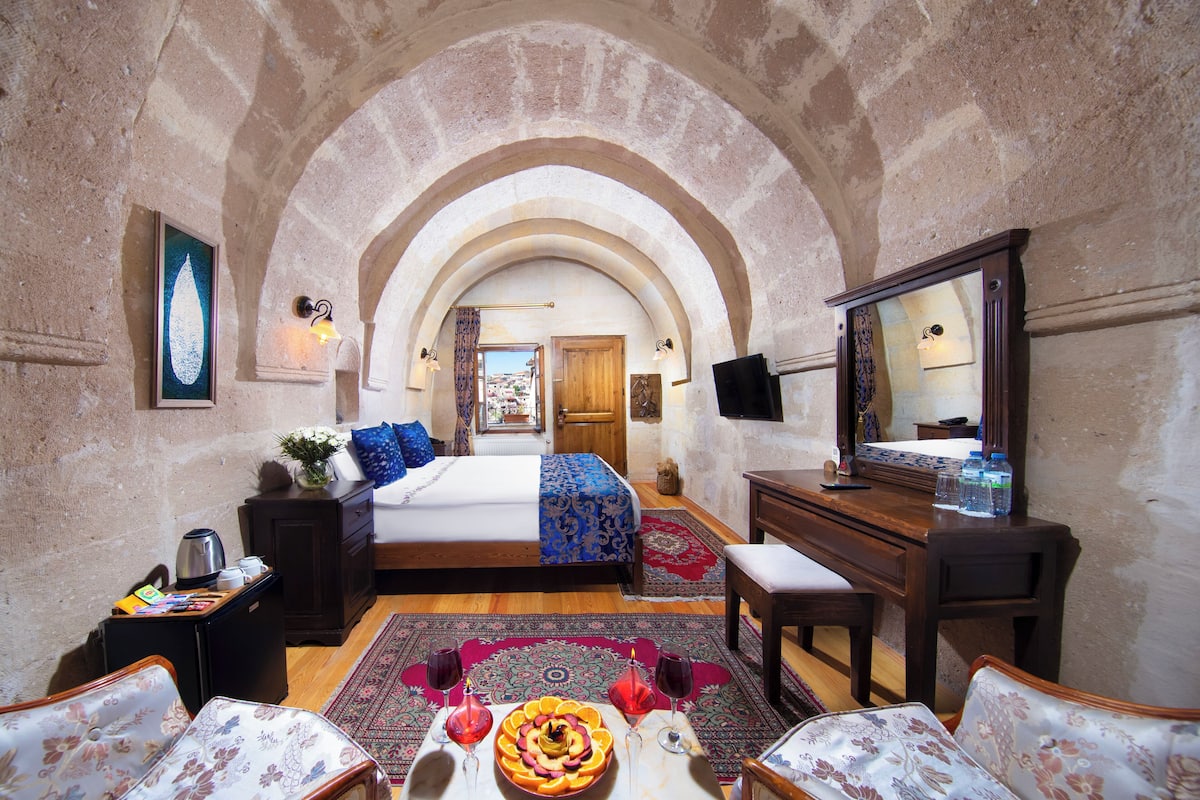 Deluxe Stone Room 101