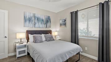 3 Schlafzimmer, Schreibtisch, Bügeleisen/Bügelbrett, Reisekinderbett