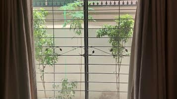 2 habitaciones, escritorio, tabla de planchar con plancha y wifi gratis