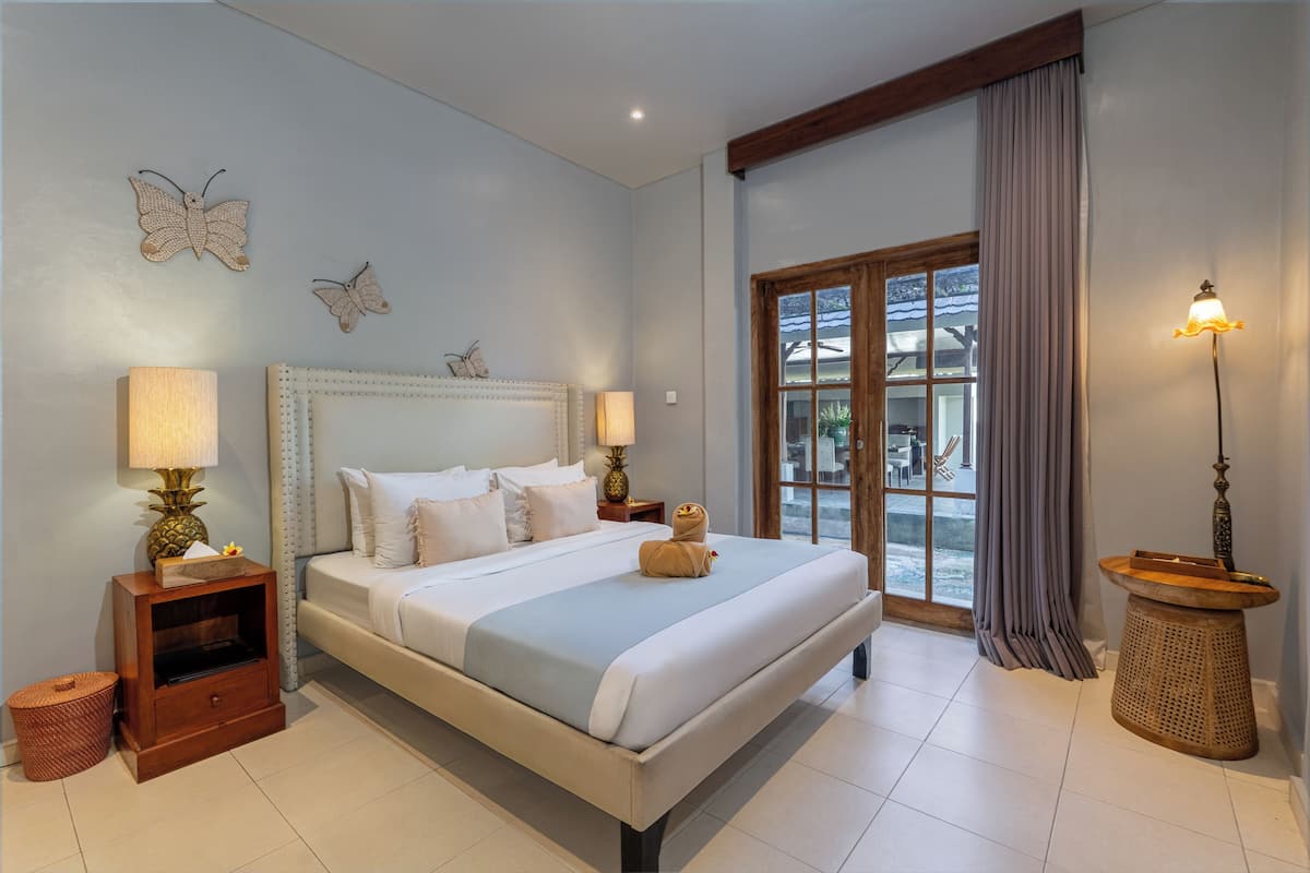 Premium bedding, down duvets, pillow-top beds, minibar