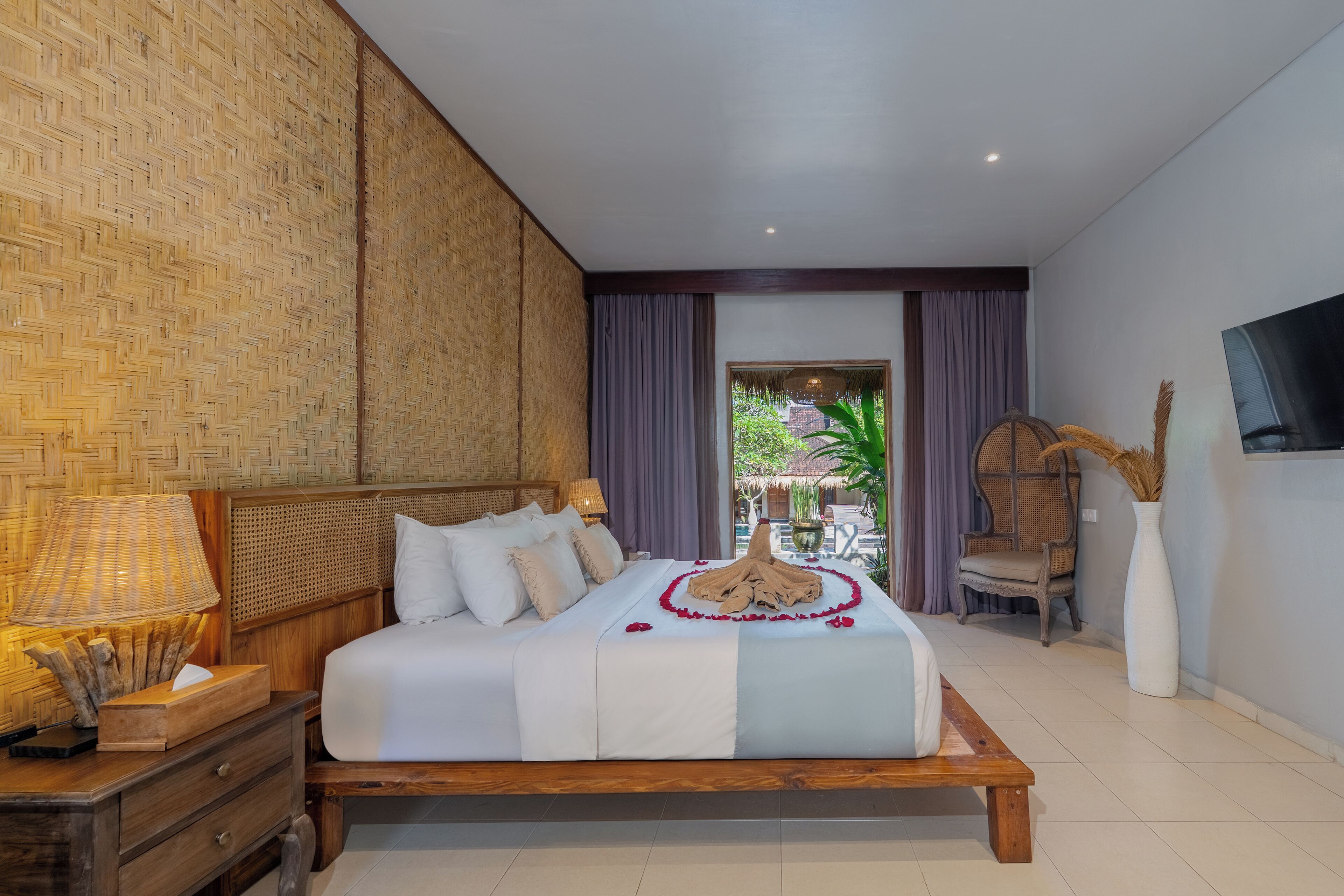 Kahden hengen deluxe-huone | Ylelliset vuodevaatteet, untuvapeitot, pillowtop-patjalliset sängyt