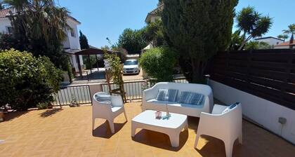 Cheerful 2 bedroom villa with private pool