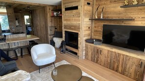 Table tennis, books, stereo