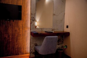 Kamar Double atau Twin Deluks | Brankas, Wi-Fi gratis, dan seprai linen