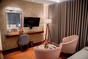 Kamar Triple Deluks | Brankas, Wi-Fi gratis, dan seprai linen