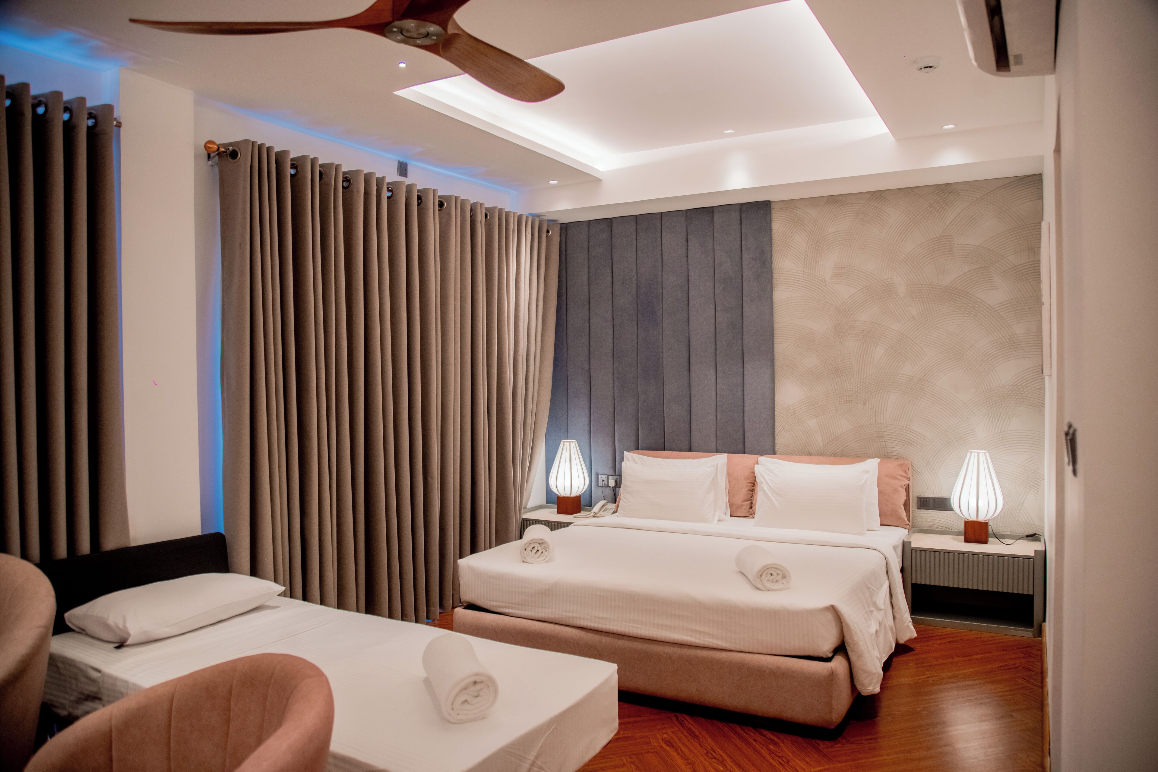 خزنة داخل الغرفة وواي فاي مجانًا وملاءات أسرّة