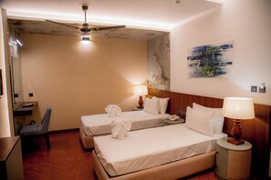 خزنة داخل الغرفة وواي فاي مجانًا وملاءات أسرّة