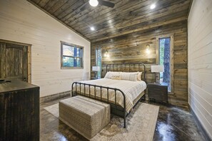 4 Schlafzimmer, Pillowtop-Betten, kostenloses WLAN, Bettwäsche