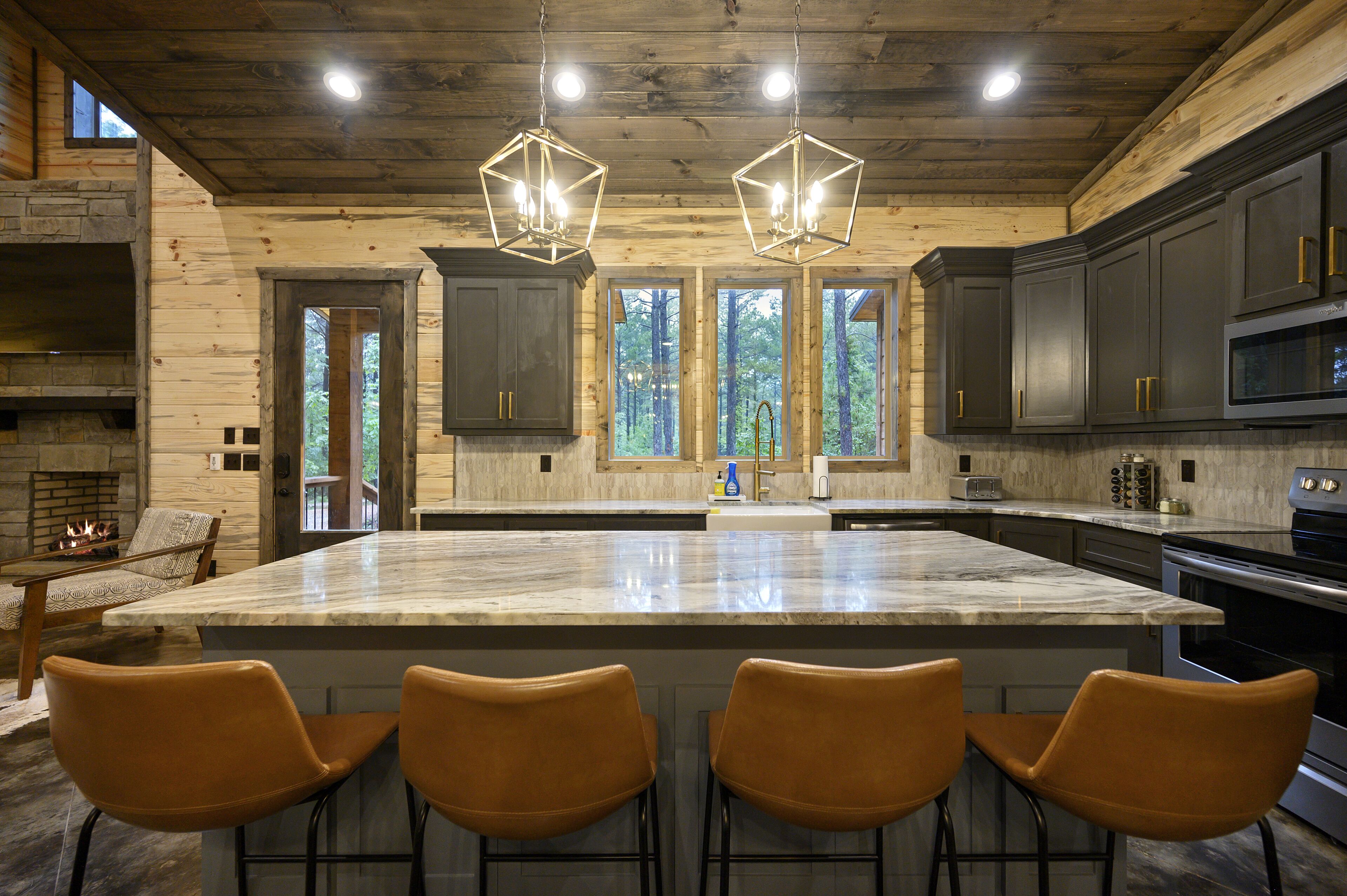 4ofaKind, 2Bunk, PoolTable, Shuffleboard, HotTub, FirePit, Pet Friendly