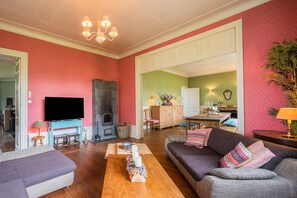 Smart TV, fireplace, table tennis - Holiday home adjoining a château. (Pouru-Saint-Remy)