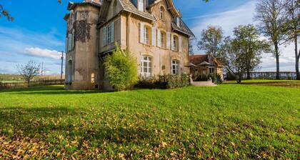 Holiday home adjoining a château.