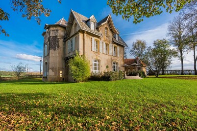 Holiday home adjoining a château.