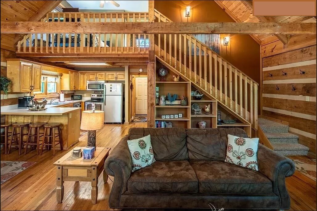 Rocky Roost - OWNER Managed!  3BR 3BA, Fireplace, Pool Table, Fire Pit, Darts. 