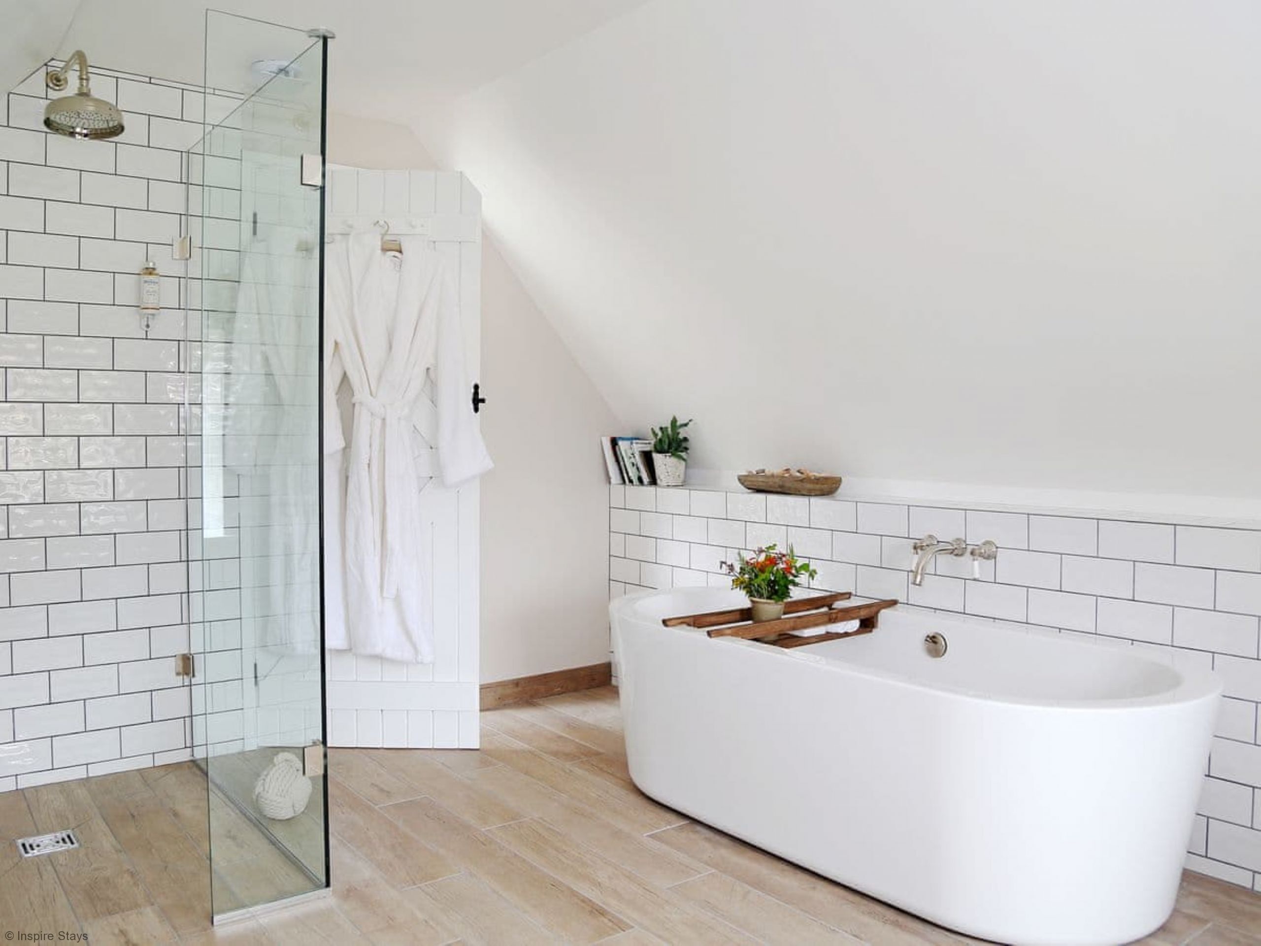 Bathtub, hair dryer, towels