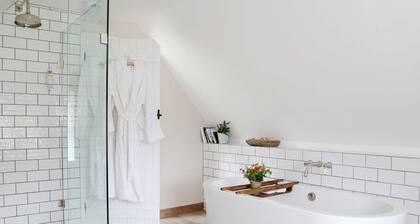 Mill Barn by inspirestays.com - a cottage that sleeps 2 guests in 1 bedroom