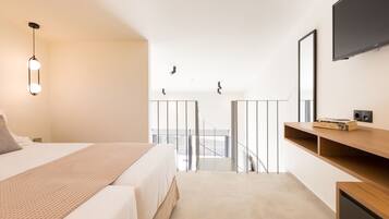 3 bedrooms, in-room safe, iron/ironing board, travel crib