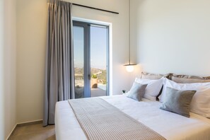 3 bedrooms, in-room safe, iron/ironing board, travel cot - Eforasis Villa I, with Heated Spa Whirlpool (Rethymno)
