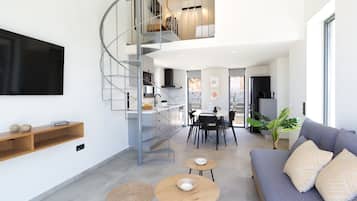 Smart TV, table tennis, books, stereo