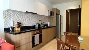 Coffee/tea maker, fridge, microwave, oven