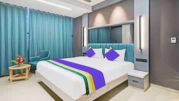 Standard Double Room | Desk, iron/ironing board