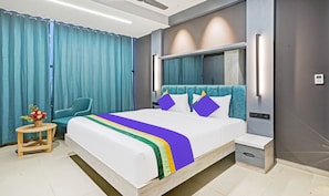 Standard Double Room | Desk, iron/ironing board