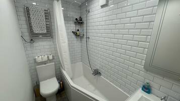 House, 1 Queen Bed | Bathroom | Shower, hair dryer, towels