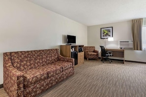 Living area - Quality Inn (Creston)