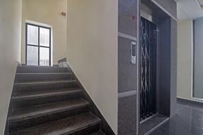 Staircase - Itsy Hotels Dunes Inn (Hyderabad)