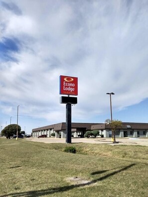 Property grounds - Regency Inn & Suites Altus OK (Altus)