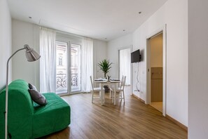 Living area - The apartment is located in a stunning location, almost impossible to find! You are in the authentic heart of Milan, between Sant'Ambrogio district, renowned above all for the church of Santa Maria delle Grazie and the Catholic University and the charm o (Milano)