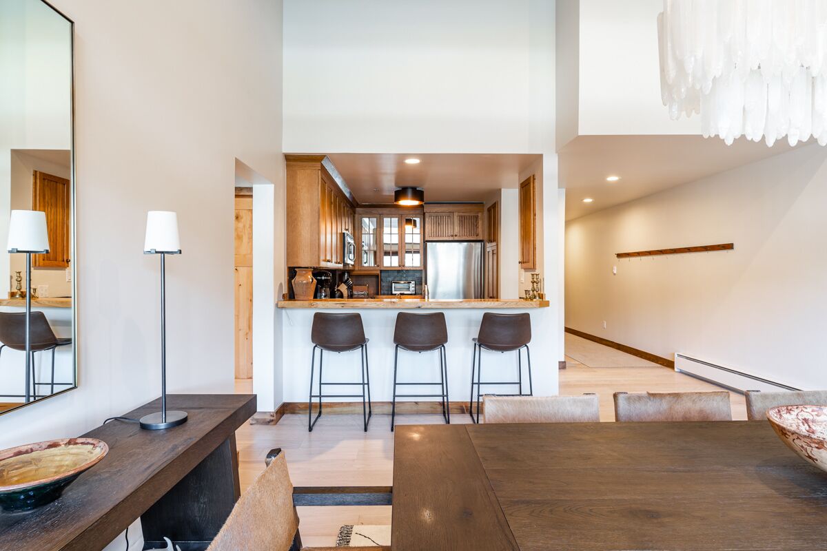 Luxurious 5-Bedroom Mountain Condo in Mountain Village Near Big Sky Resort