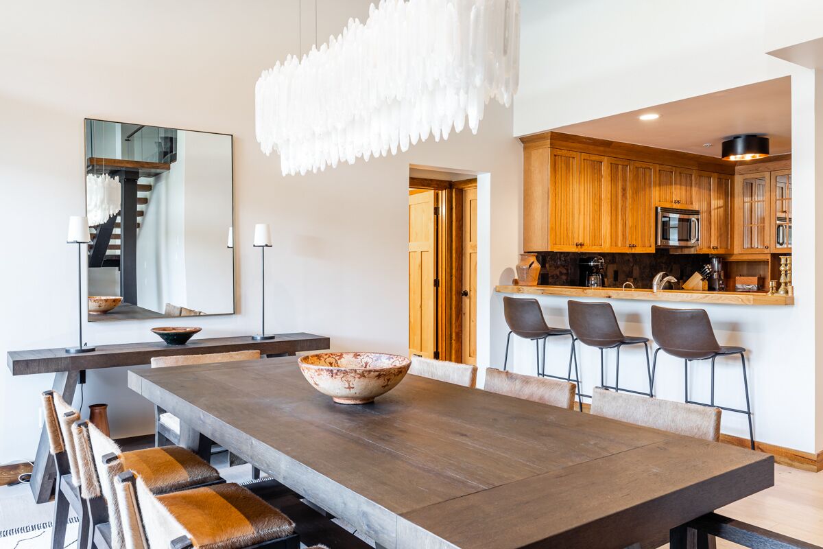 Luxurious 5-Bedroom Mountain Condo in Mountain Village Near Big Sky Resort