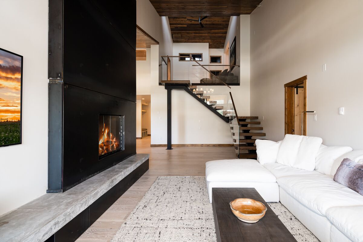 Luxurious 5-Bedroom Mountain Condo in Mountain Village Near Big Sky Resort