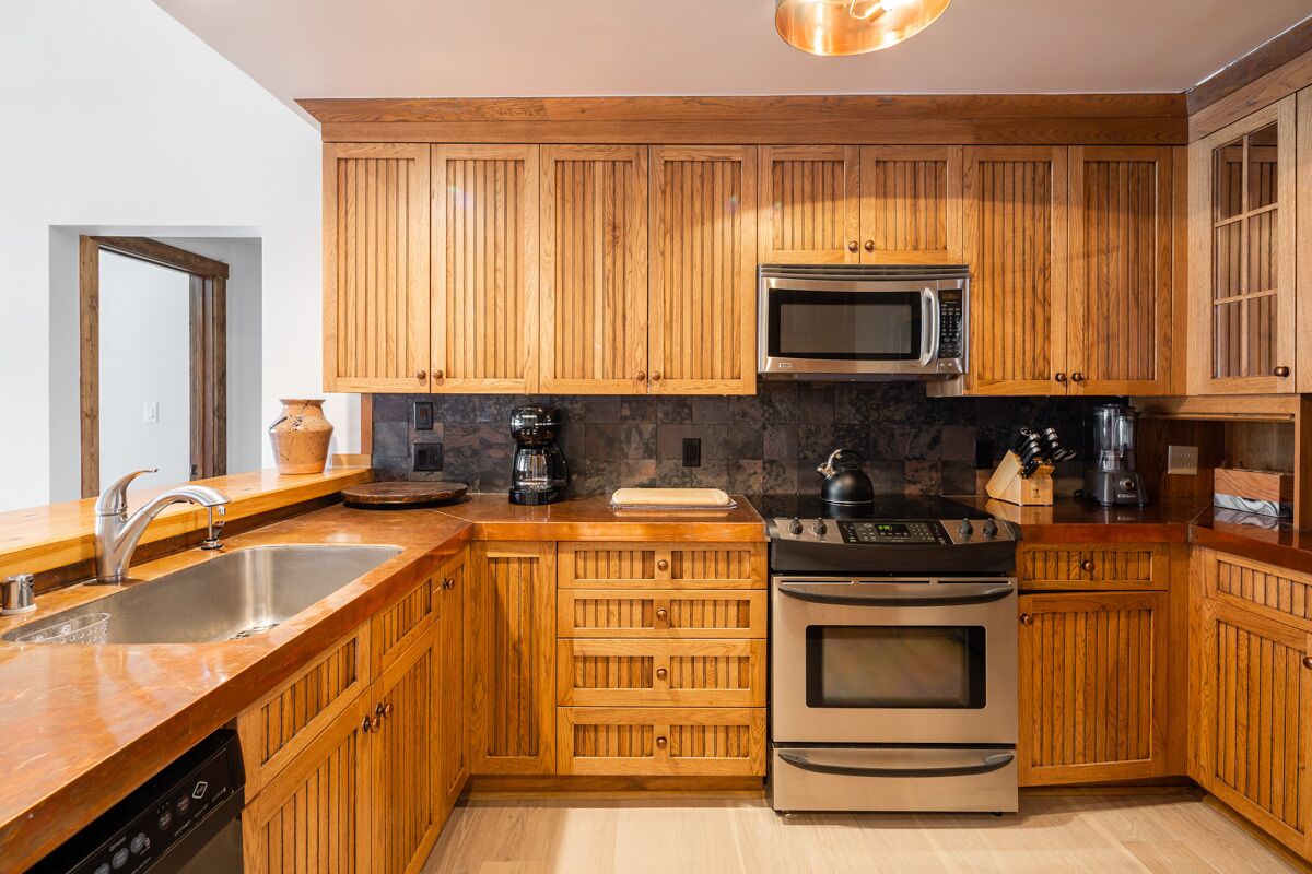 Luxurious 5-Bedroom Mountain Condo in Mountain Village Near Big Sky Resort