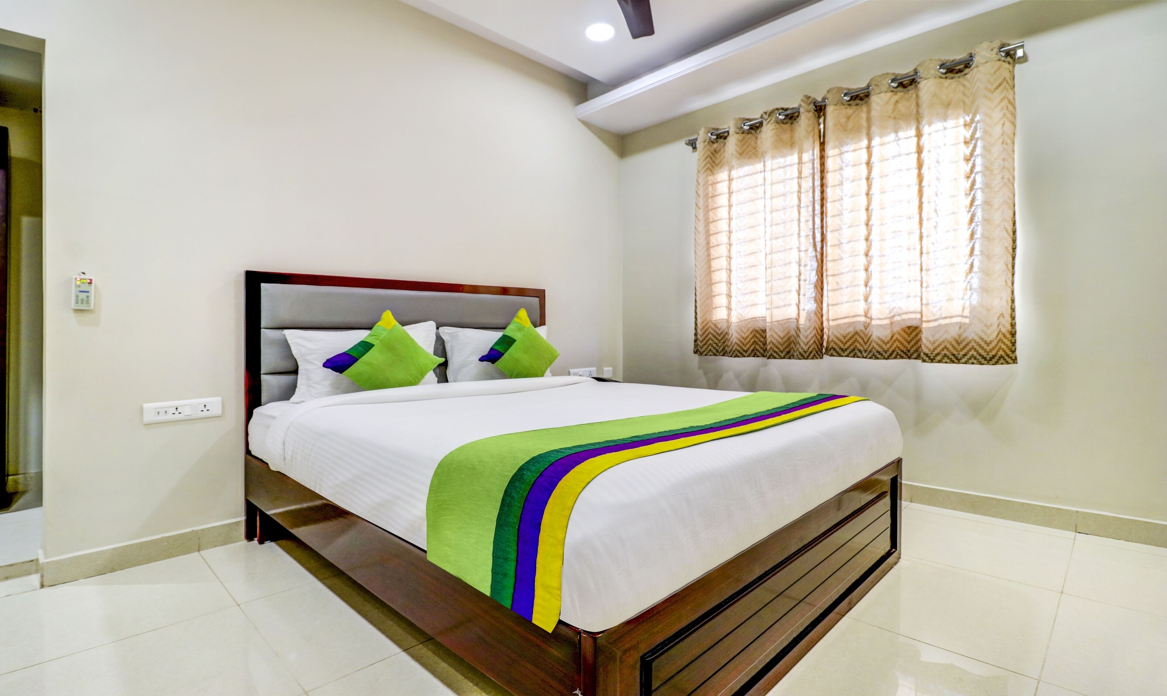 standard room | desk, iron/ironing board