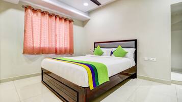 Standard Room | Desk, iron/ironing board